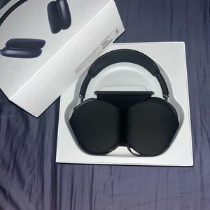 AIRPOD MAXES (TAKING OFFERS)
